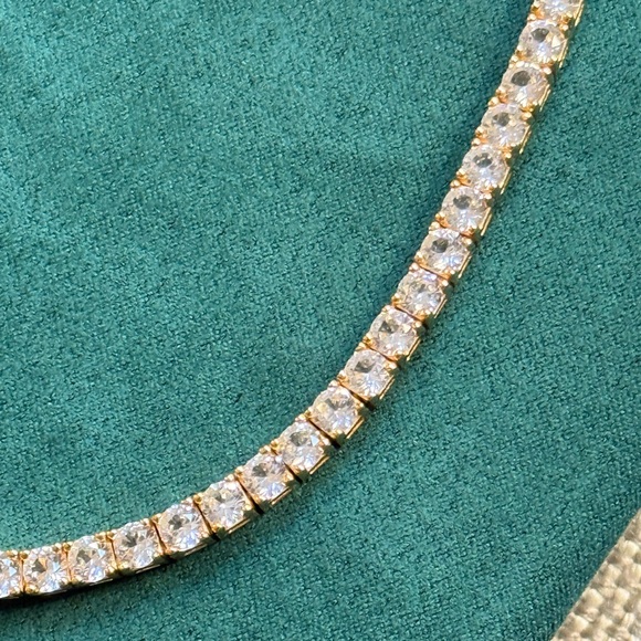 New. Dorsey “Kate” necklace 15”.  3.75 mm lab white sapphires, 18k gold plated. - Picture 4 of 8